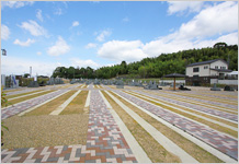 奈良市にある奈良中央墓園の園内写真