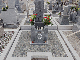 奈良でお墓の地震対策・リフォームは池渕石材工業　お墓の傾き直し施工前