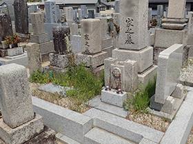 奈良でお墓の地震対策・リフォームは池渕石材工業　お墓のリフォームロウソク立て追加工事施工前