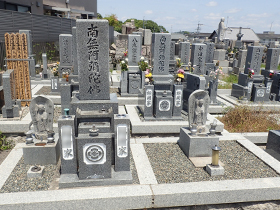 奈良でお墓の地震対策・リフォームは池渕石材工業　お墓のリフォームローソク立て追加工事施工前